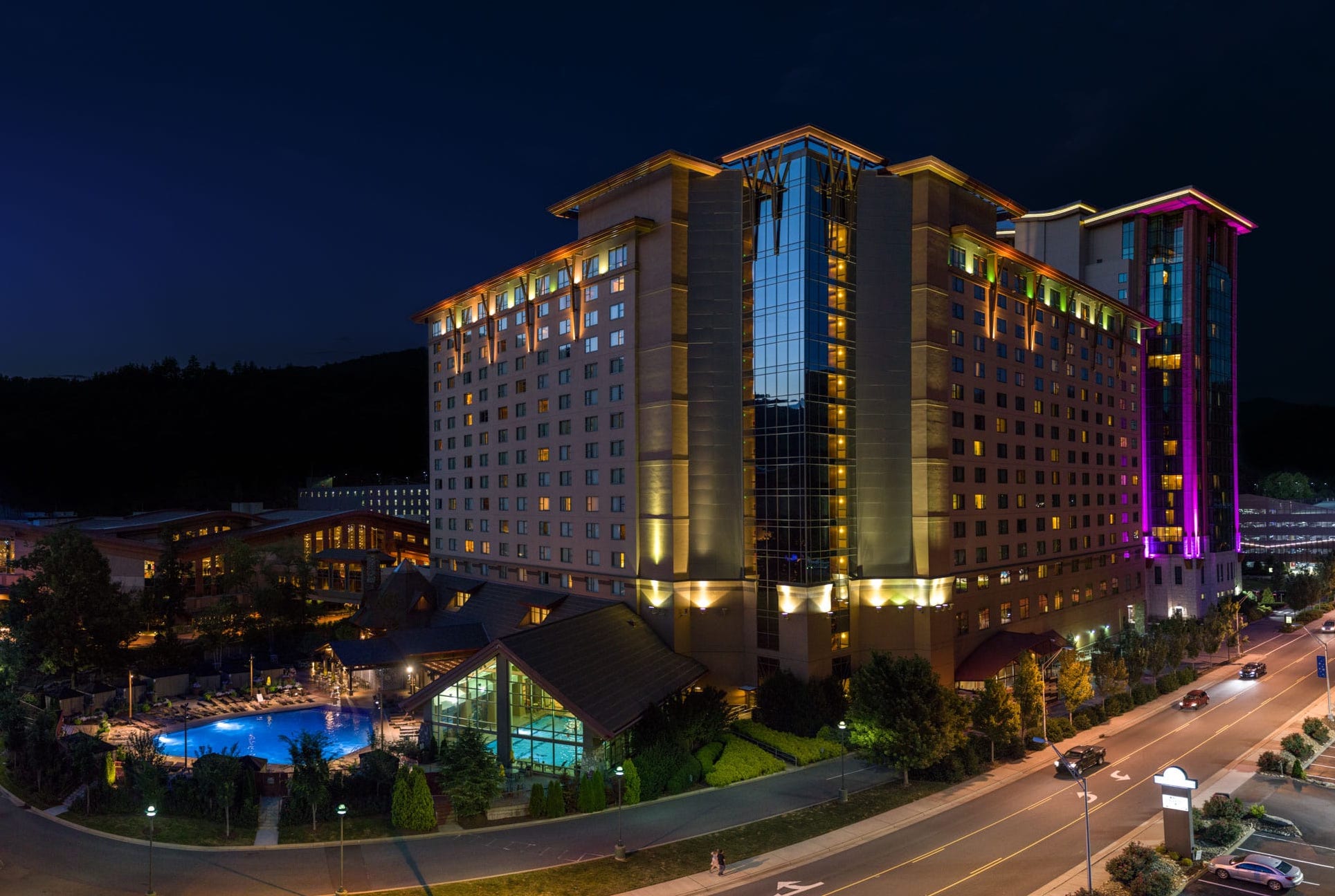 harrah’s cherokee casino at night